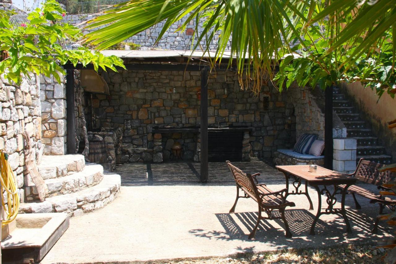 Sea And Mountain View Vila Calamata Exterior foto